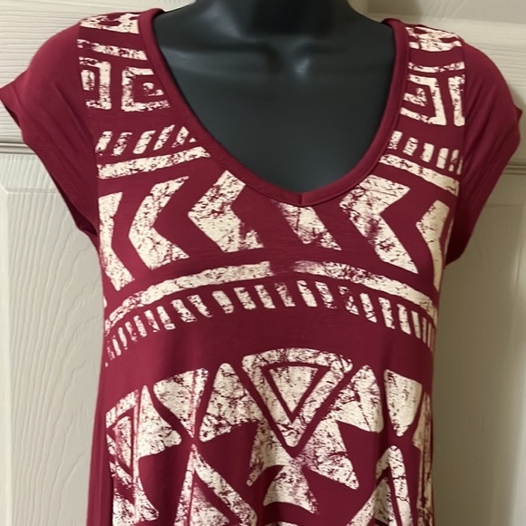 Wine colored soft rayon fringed tee - Picture 2 of 4